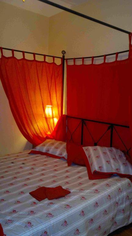 Lougat La Maison Des Chats Cordes-sur-Ciel Room photo
